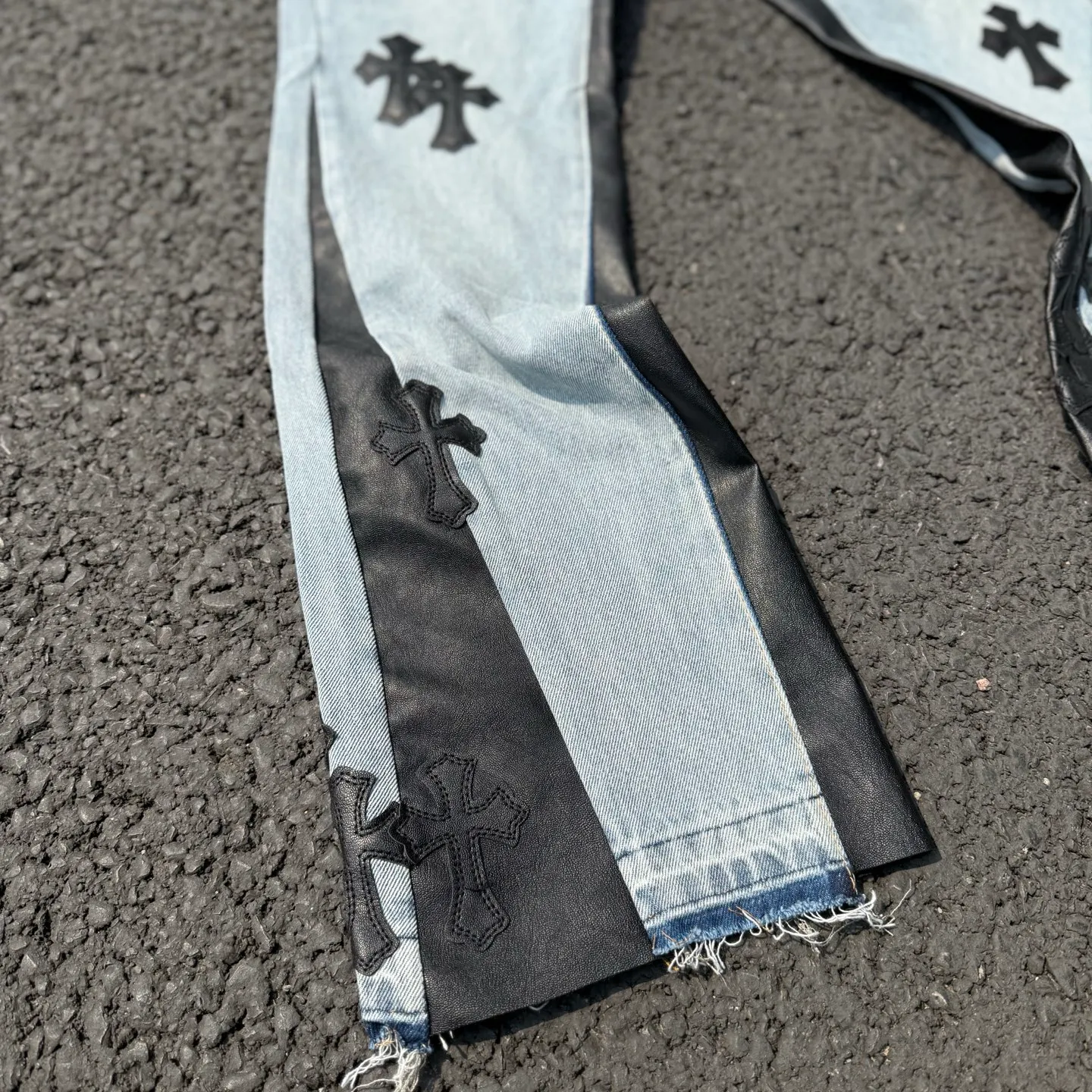 #8148 P290💰 Independent GALLERY DEPT. Vintage multi-leather splicing black leather cross loose washed flared jeans - truly restore the ultimate texture of Vintage - original hardware accessories washed and other elevators, QR code analysis are all purchased from the original factory, high degree of restoration, you are welcome to compare with a certain product ~ - three-dimensional version Loose and comfortable, not picky about the figure, tall and slim, factory Seiko, original factory quality control, same style for men and women, can be matched with couples, versatile recommendation Essential jeans for all seasons - sizes: 28 30 32 34 36